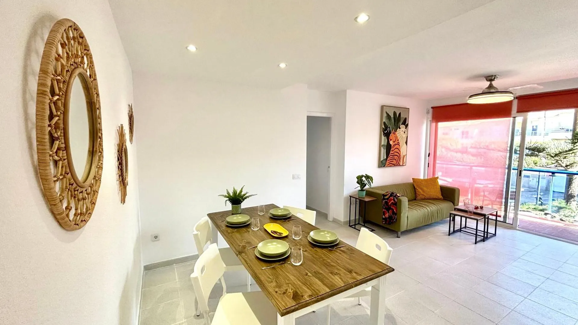 Sunny Terraced Flat In Corralejo Center Daire